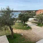 Sara Apartamento Posedarje