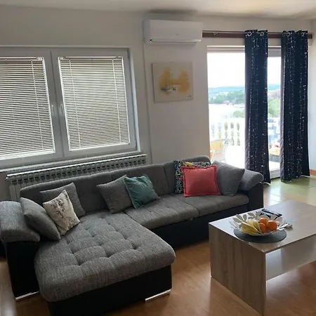 Apartament Sara *