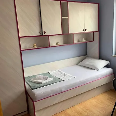 Apartament Sara *