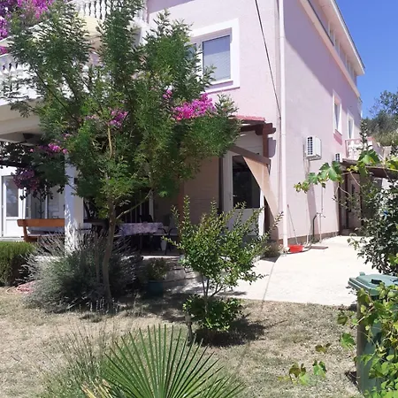 Apartament Sara *