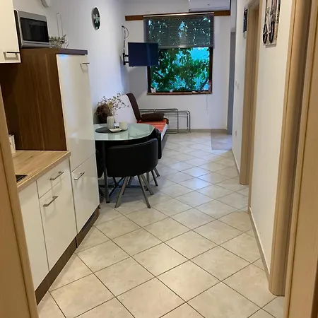 Apartament Sara *