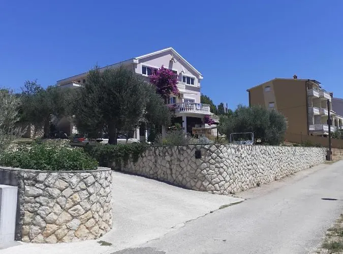 Sara Апартаменты *