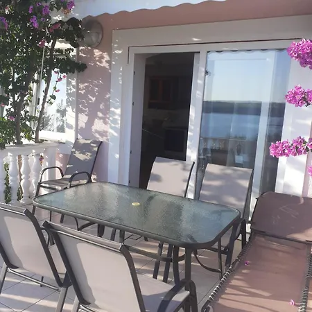 Apartamento Sara Posedarje