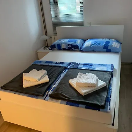 Sara Apartamento Posedarje