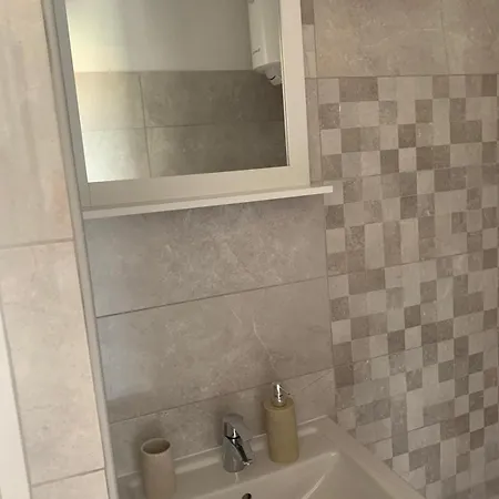 Apartamento Sara Posedarje